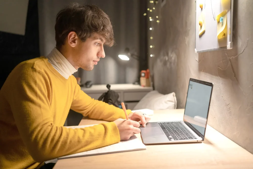 A solopreneur using AI for research by Hustpilot.